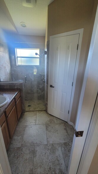 Building Photo - 8241 Crescent Moon Dr