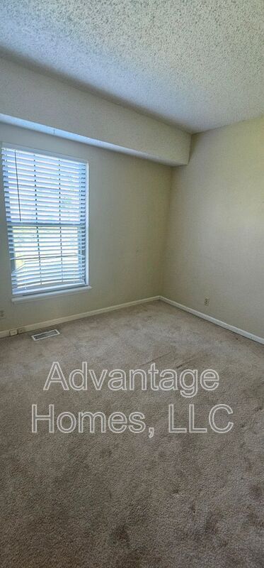 Building Photo - 10832 Haskins St