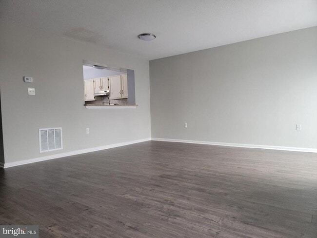 Building Photo - 7370 Stream Way