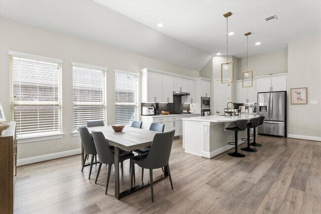Building Photo - 1504 Saddlespur Ln