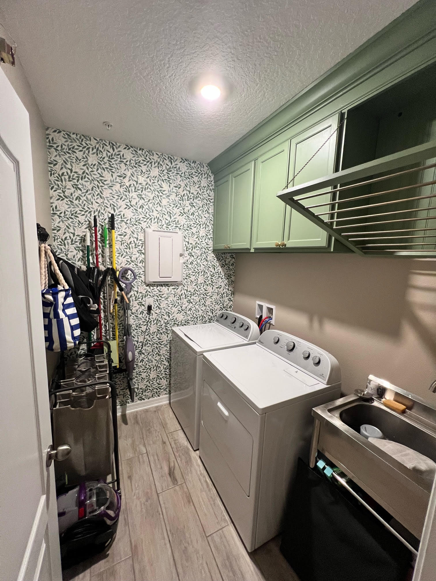 Upgraded Laundry Room - 667 E Plant St