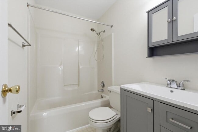 Building Photo - 9530 Hallhurst Rd