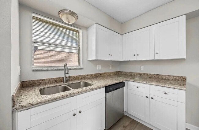 Building Photo - 16523 Loch Maree Ln