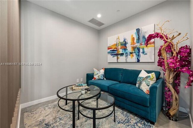 Building Photo - 480 NE 31st St