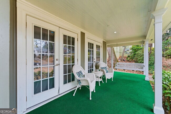 Building Photo - 302 Hascall Rd NW