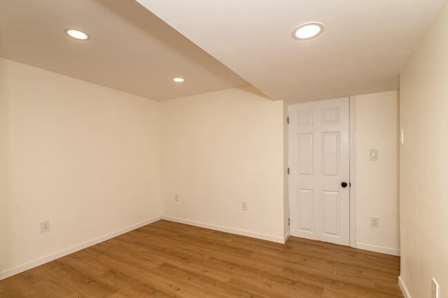 Building Photo - 1800 Lark Ln