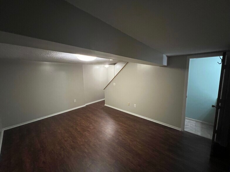 Building Photo - 5022 Stoneybrook Blvd
