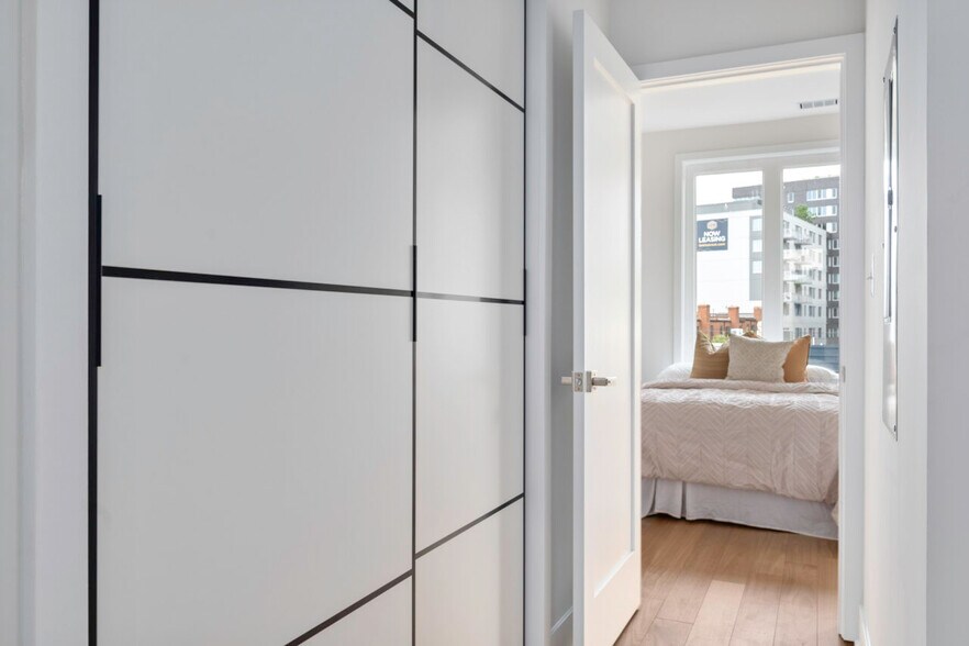 Building Photo - 771 18th St NE