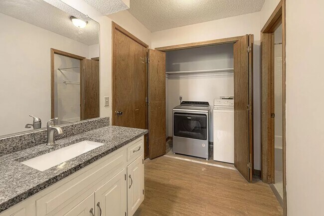 Building Photo - 10636 W 115th St
