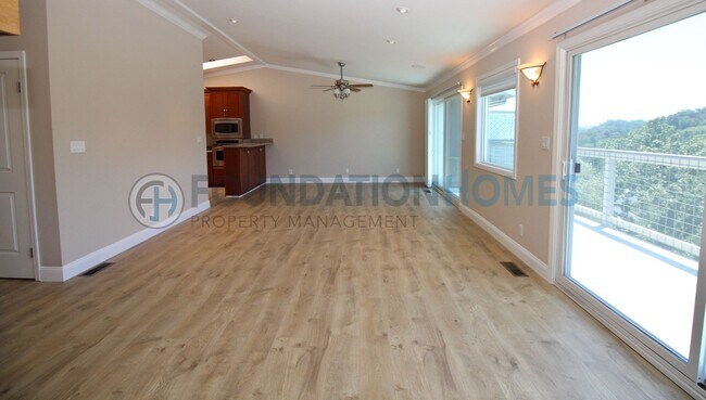 Building Photo - 93 Live Oak Ave
