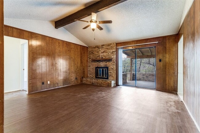 Building Photo - Watauga 3 bed / 2 bath home/ 2 car garage home for $1750.00/month