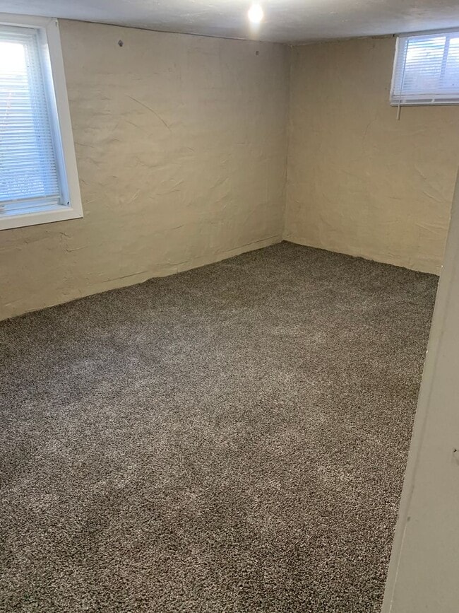 Building Photo - PRICE REDUCED! 4 Bedroom, 1.5 Bathroom House Available, Centrally Located! ¡Casa de 4 dormitorios...