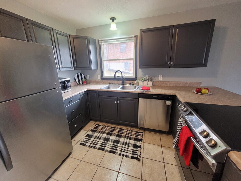 Building Photo - 2207 Weathered Rock Rd