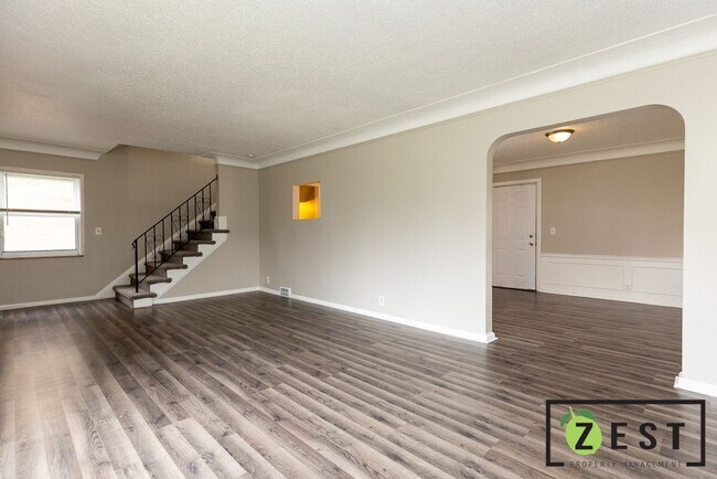 Building Photo - - BEAUTIFUL 3-BEDROOM 1 BATHROOM  April 11th 2-2:30 pm!