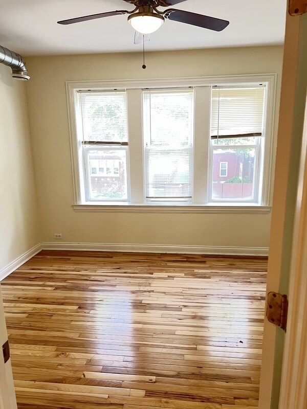 Building Photo - 653 E 90th Pl