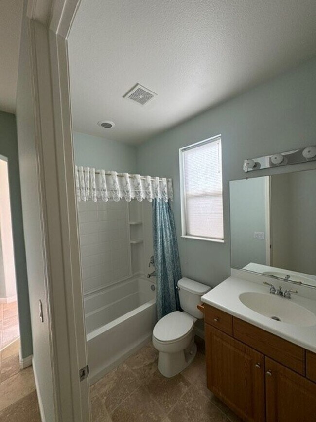 Building Photo - spacious 2 bedroom 2 bath home with office in Del Webb