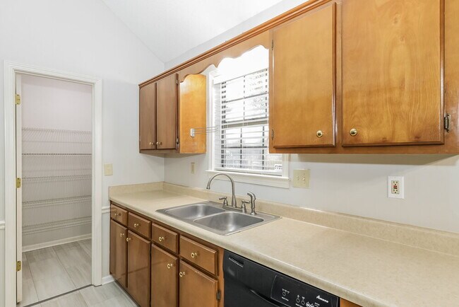Building Photo - 3565 Foxfield Trail
