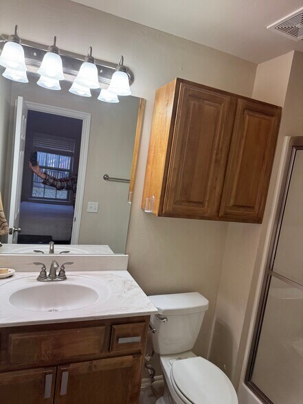 Building Photo - 2321 Golden Ln