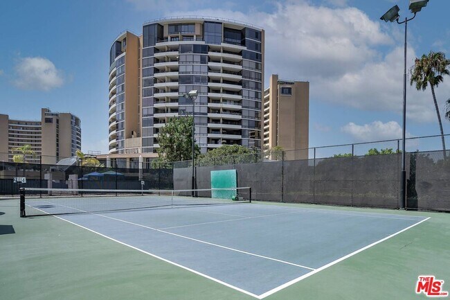 Building Photo - 4265 Marina City Dr