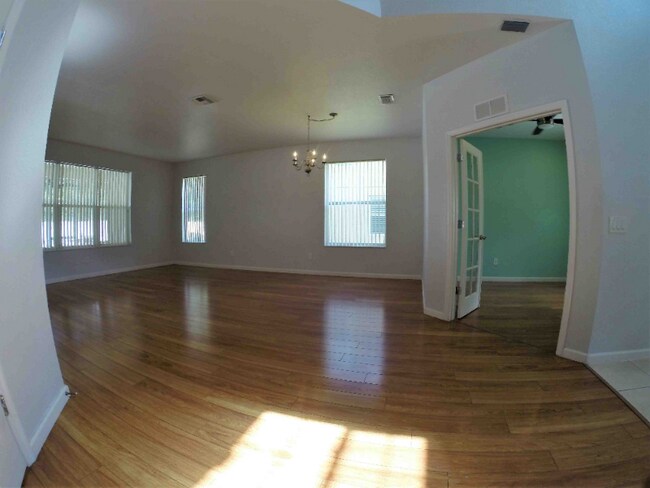 Building Photo - 5073 SW 40th Pl