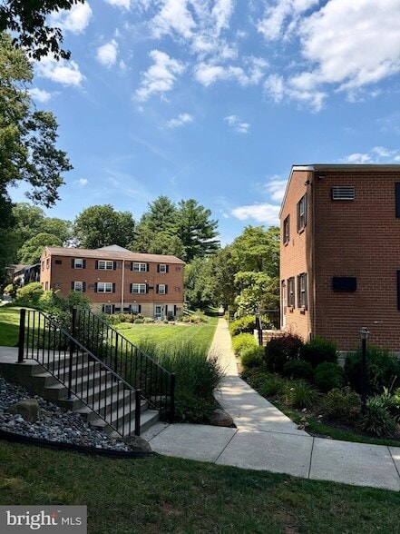 Building Photo - 207 Walnut Hill Rd