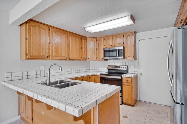 Building Photo - 6651 Bunker Hill Ct