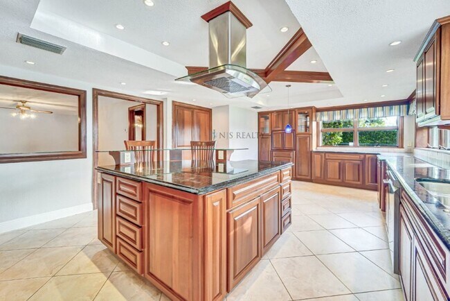 Building Photo - 5060 Porpoise Pl