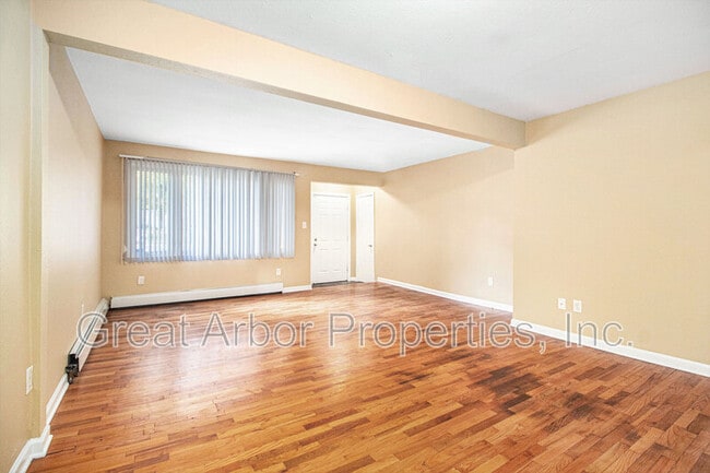 Building Photo - 392 Firwood St