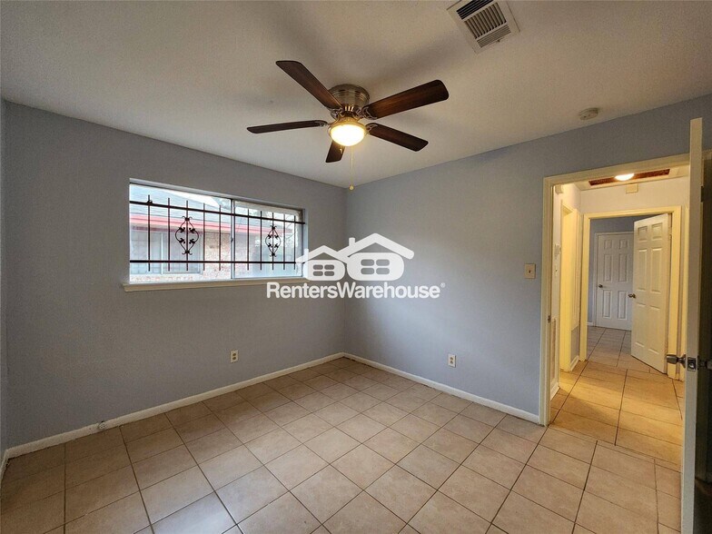 Building Photo - 9619 Guest St