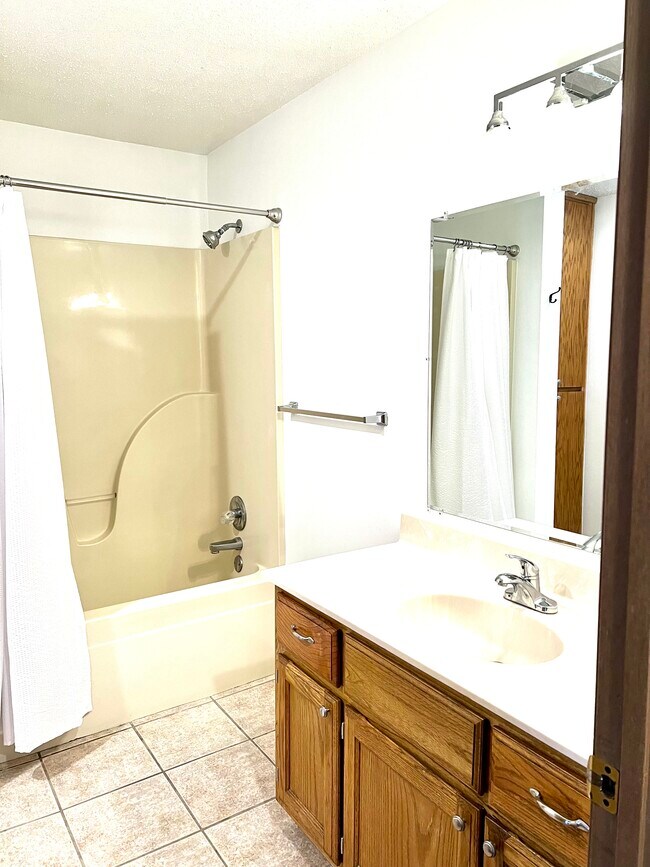 Hall Bathroom - 1403 SE O St