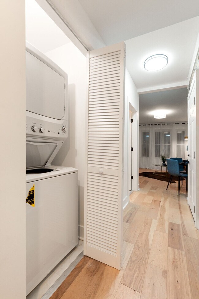 Building Photo - 618 W Patterson Ave