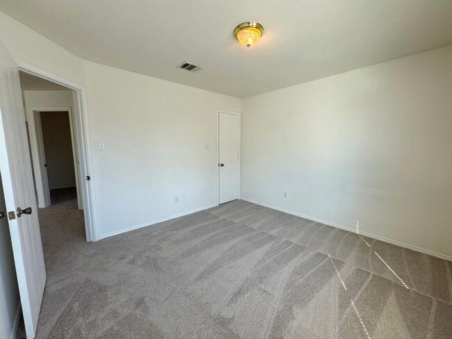 Building Photo - 2013 Rim Rock Dr