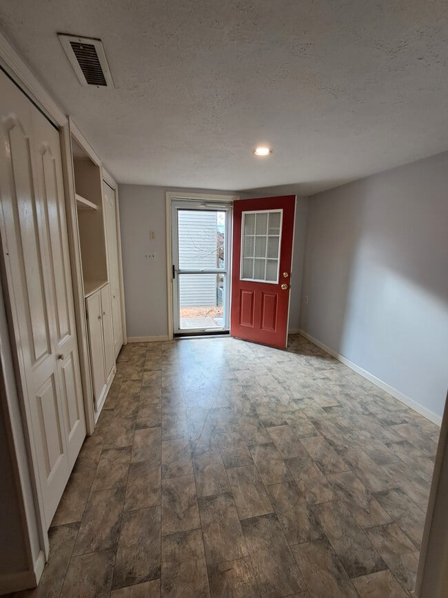 Building Photo - 114 Tomahawk Dr