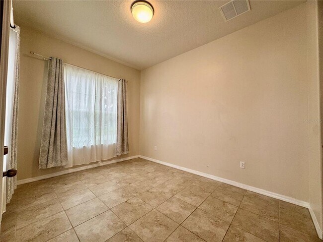 Building Photo - 2504 Amati Dr