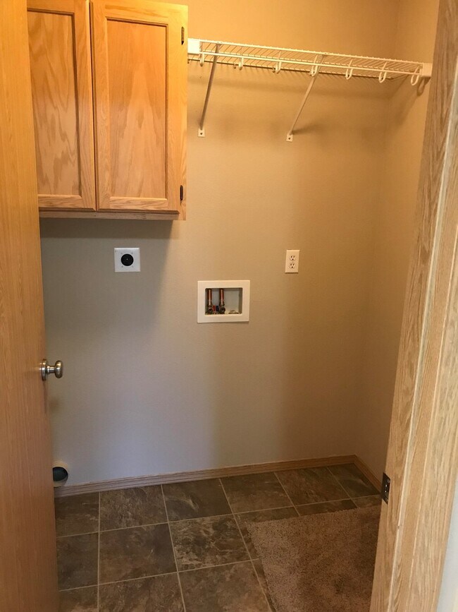 Building Photo - 1308 Mills Landing Ct SE