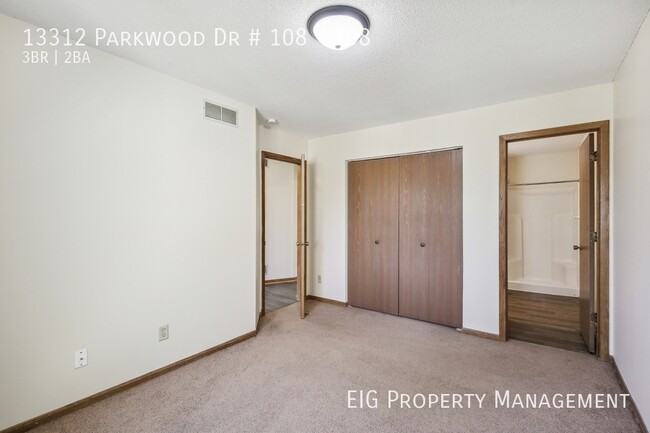 Building Photo - 13312 Parkwood Dr