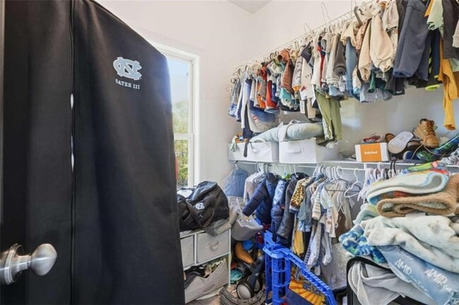 Building Photo - 9931 Mancunian Way