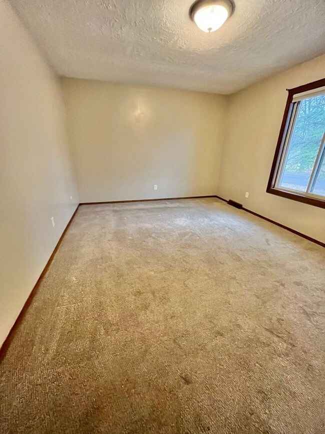 Building Photo - Updated 4 Bed/2 Bath East Side Ranch Home for Rent!!