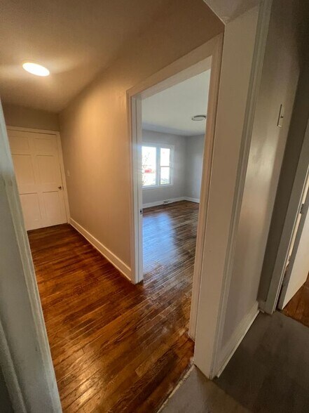 Building Photo - 323 Coltrane Ave