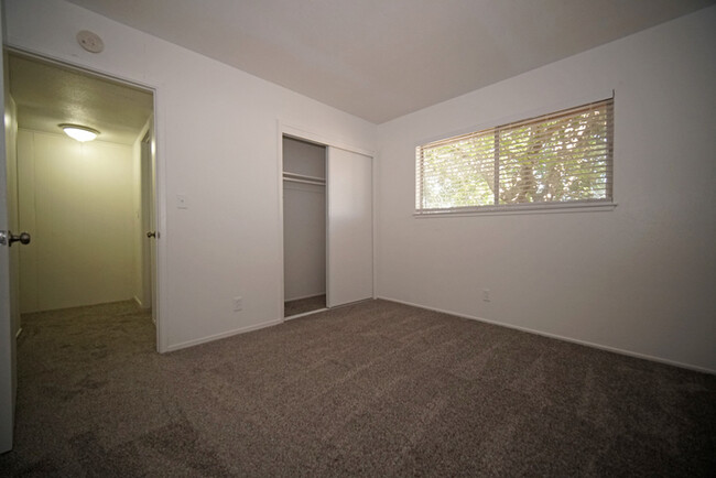 Building Photo - Gorgeous 2-bedroom 1-bathroom in Rocklin!