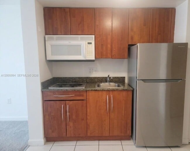 Building Photo - 1200 Brickell Bay Dr