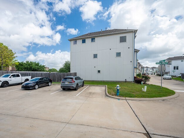 Building Photo - 1903 Kirby Landing Dr