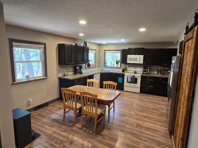 Building Photo - 23 Orchid Rd