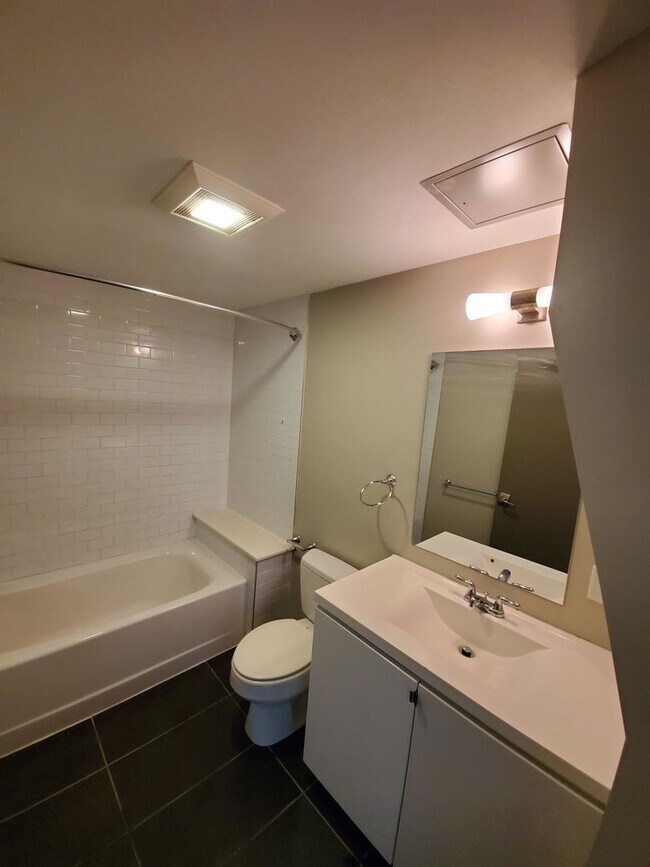 Building Photo - Luxury Allston 4-bed+2.5-bath+2-parking