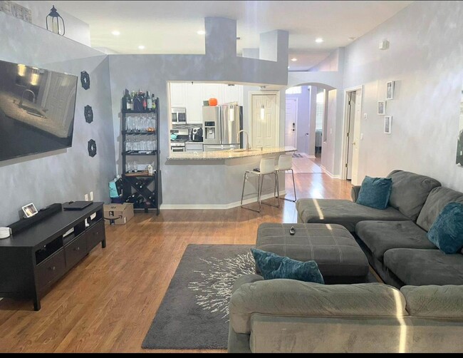 Building Photo - 4441 Havelocke Dr