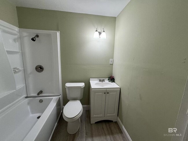 Building Photo - Charming 3 Bedroom 2 Bath in Berkshire Hills
