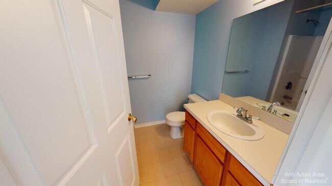 Building Photo - 2767 S Knightsbridge Cir