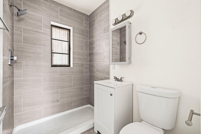 Building Photo - 211 Sunrise Ave