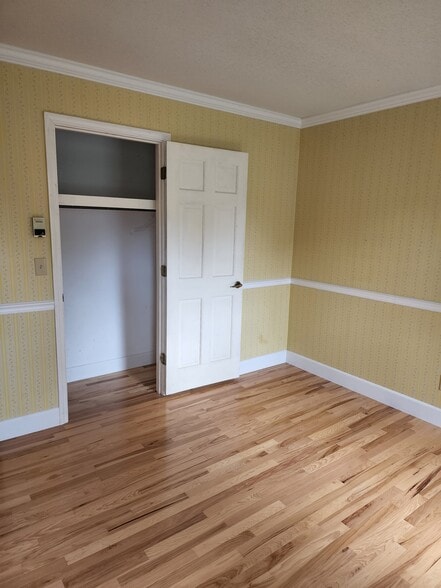 Building Photo - 6211 Country Club Rd