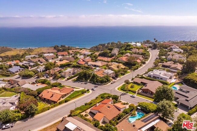Building Photo - 3636 Malibu Country Dr